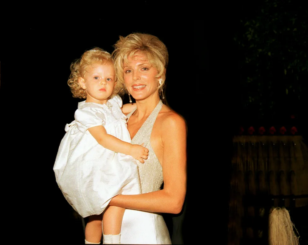 Portrait of the actress as she holds her daughter, taken on April 22, 1995 | Source: Getty Images